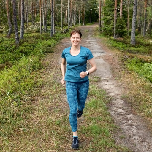 Jenni juoksemassa