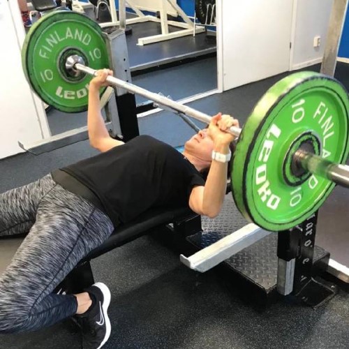 Jenni kuntosalilla